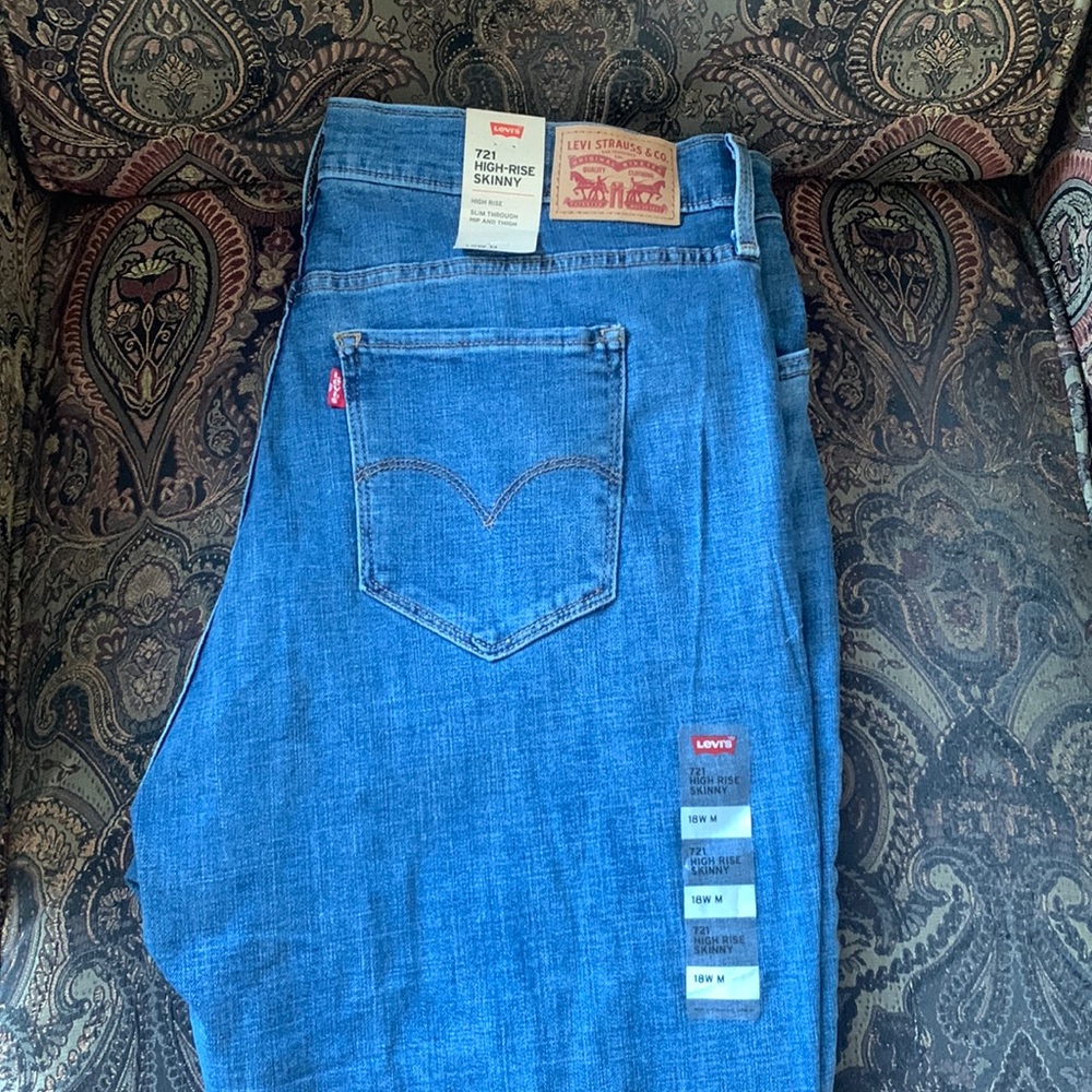 Woman’s Levi 721 high rise jeans